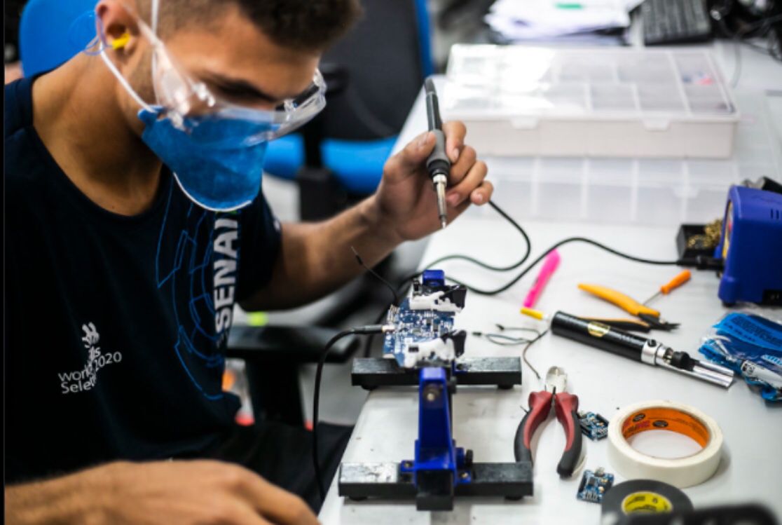 Leia mais sobre o artigo Jovens aprendizes da Bom Futuro são finalistas da Olimpíada do Conhecimento do Senai