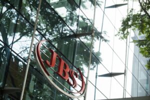 Leia mais sobre o artigo JBS anuncia aquisição da BioTech Foods e construção de fábrica na Europa