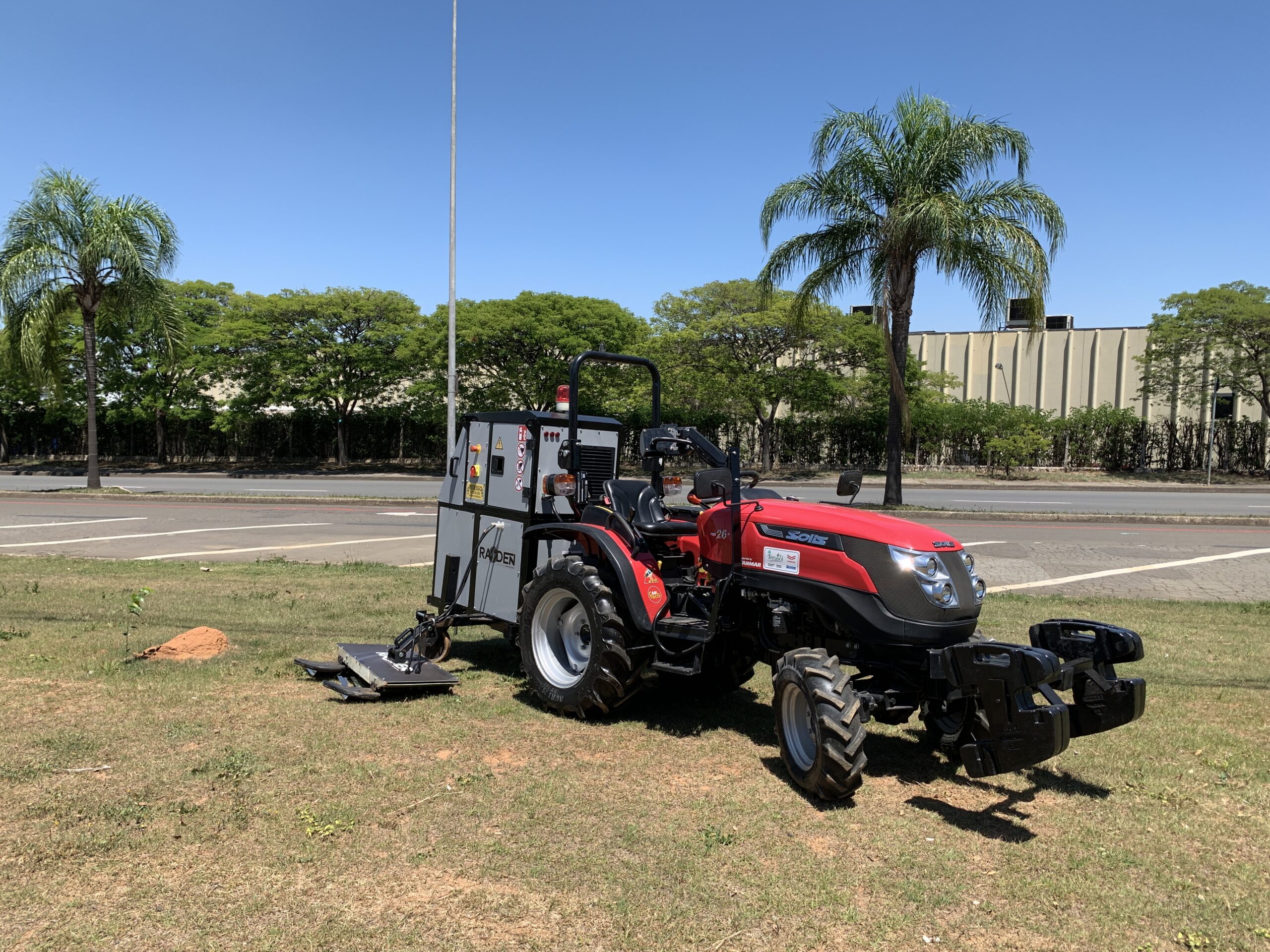 Leia mais sobre o artigo Tecnologia brasileira substitui agroquímicos na eliminação do mato nos centros urbanos