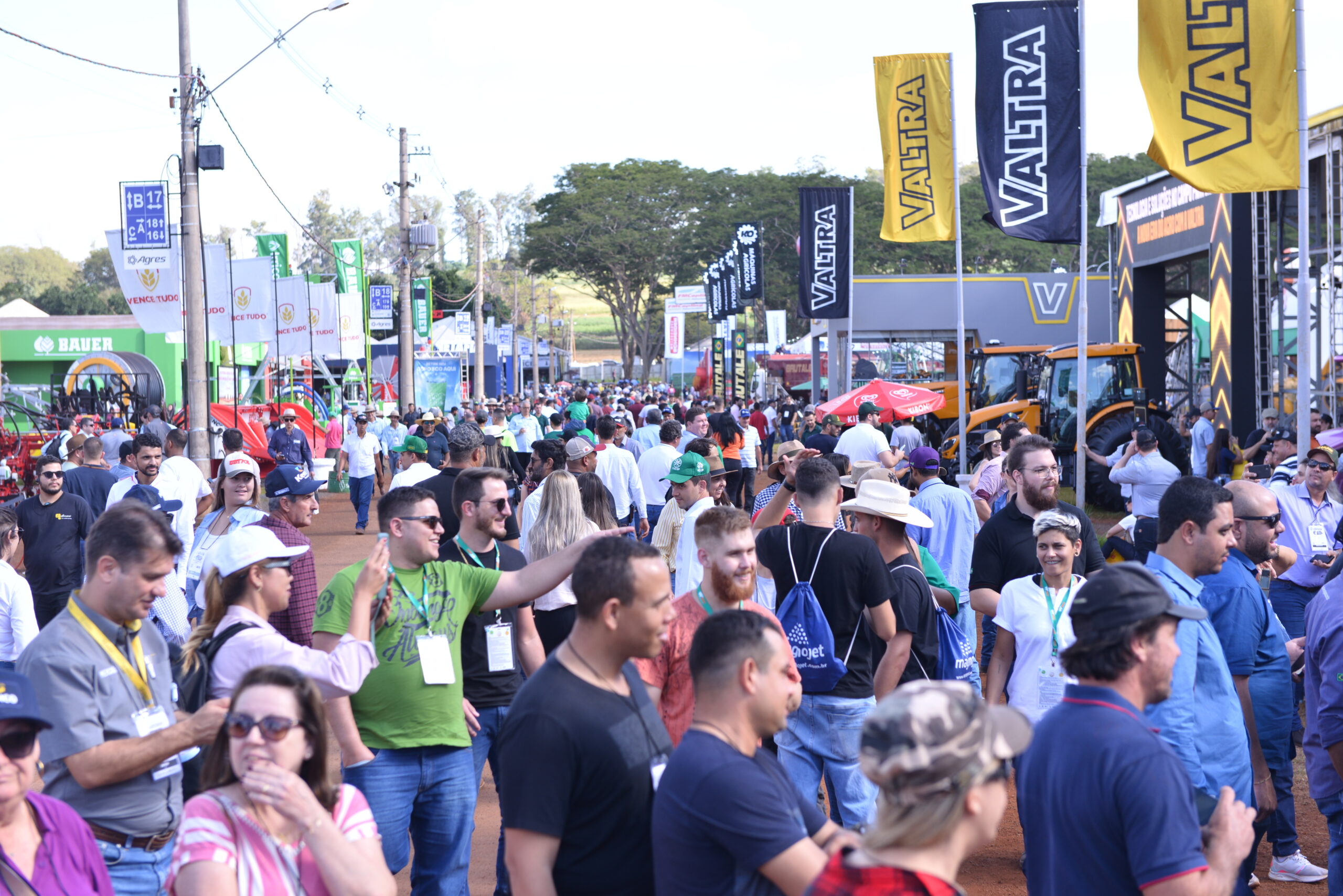 Leia mais sobre o artigo Empresas de implementos agrícolas comemoram vendas efetivadas na Agrishow 2023 