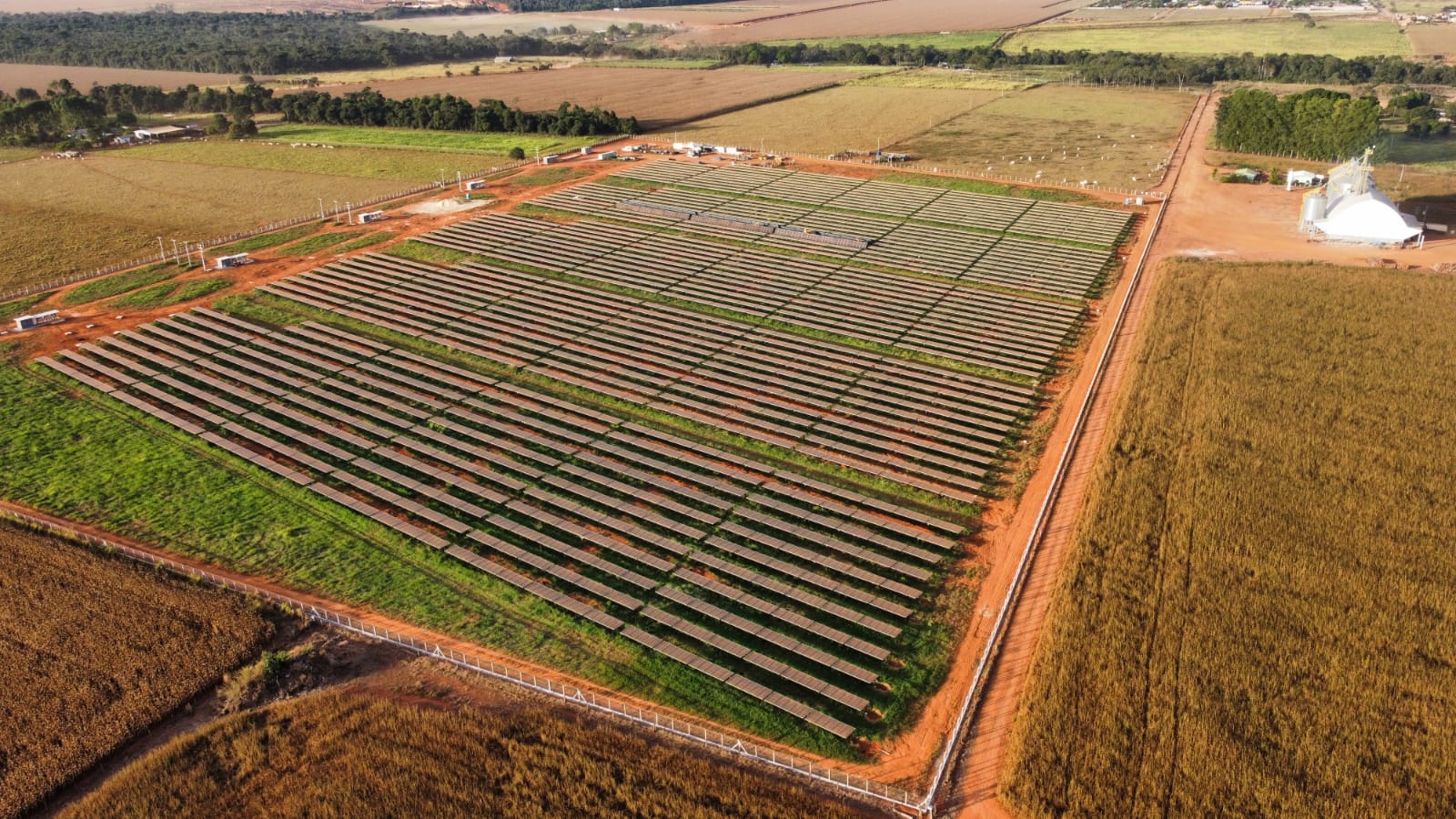 Leia mais sobre o artigo Usinas fotovoltaicas no interior de MT devem gerar 24 GWh de energia limpa e renovável